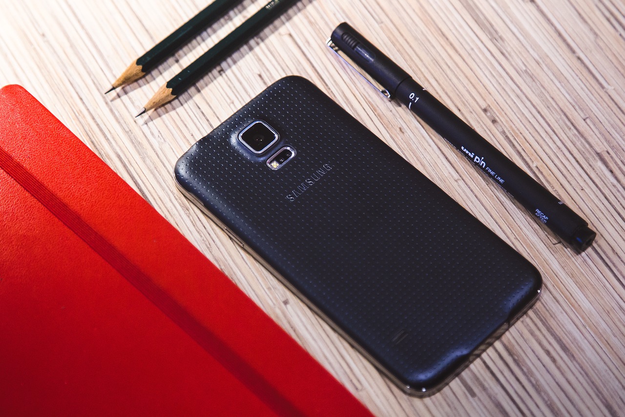 三星折叠手机上市时间解析，深度探讨其上市日程