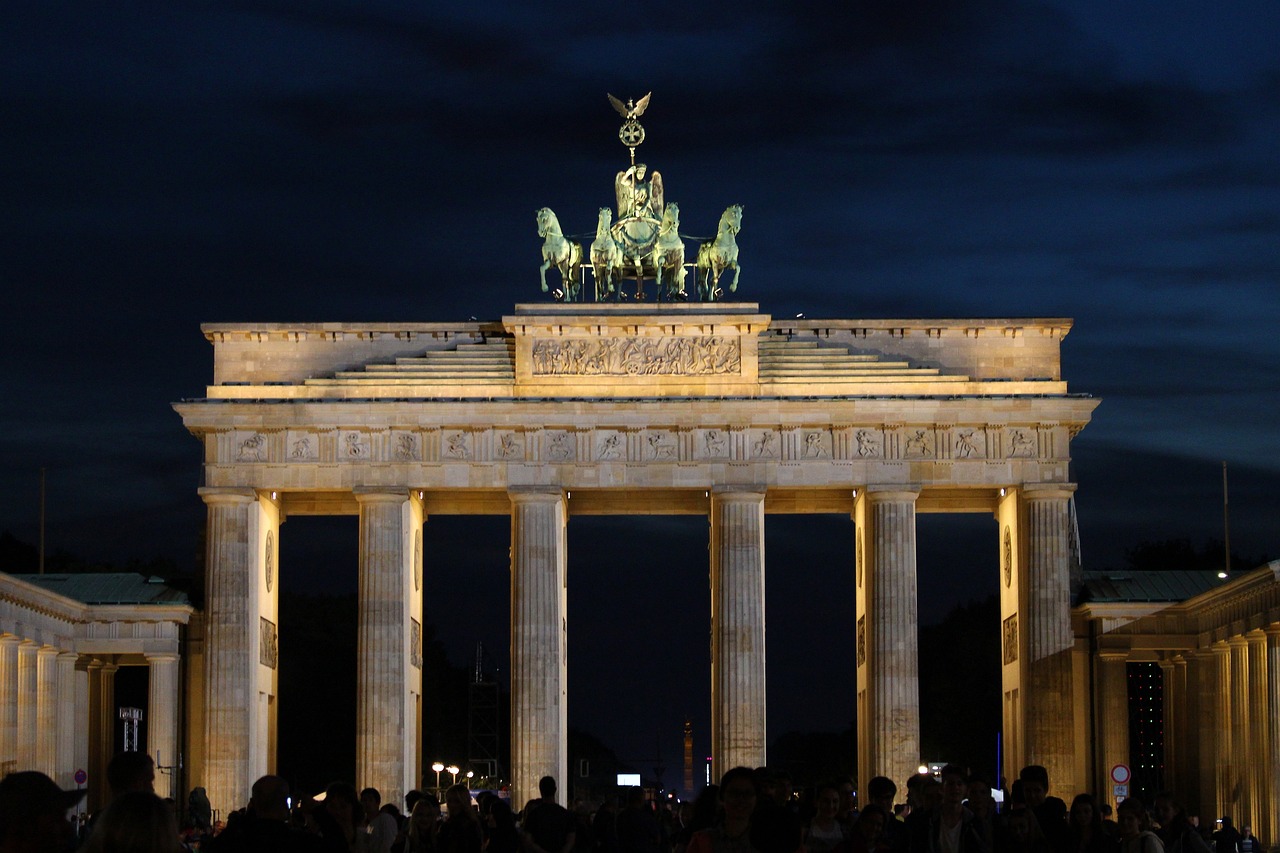 台风十六号最新动态，影响及应对指南