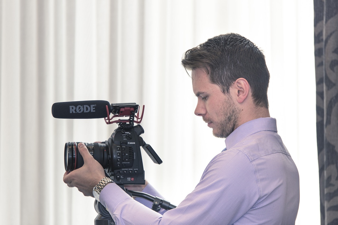 涉黄问题的深度剖析,成人电影的探讨与反思