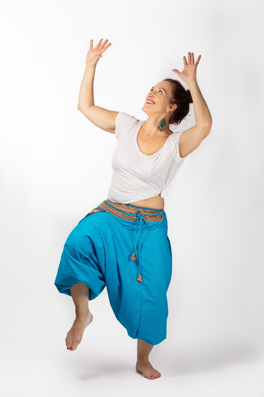 时尚魅力展现，最新丝袜舞秀风采独特展现