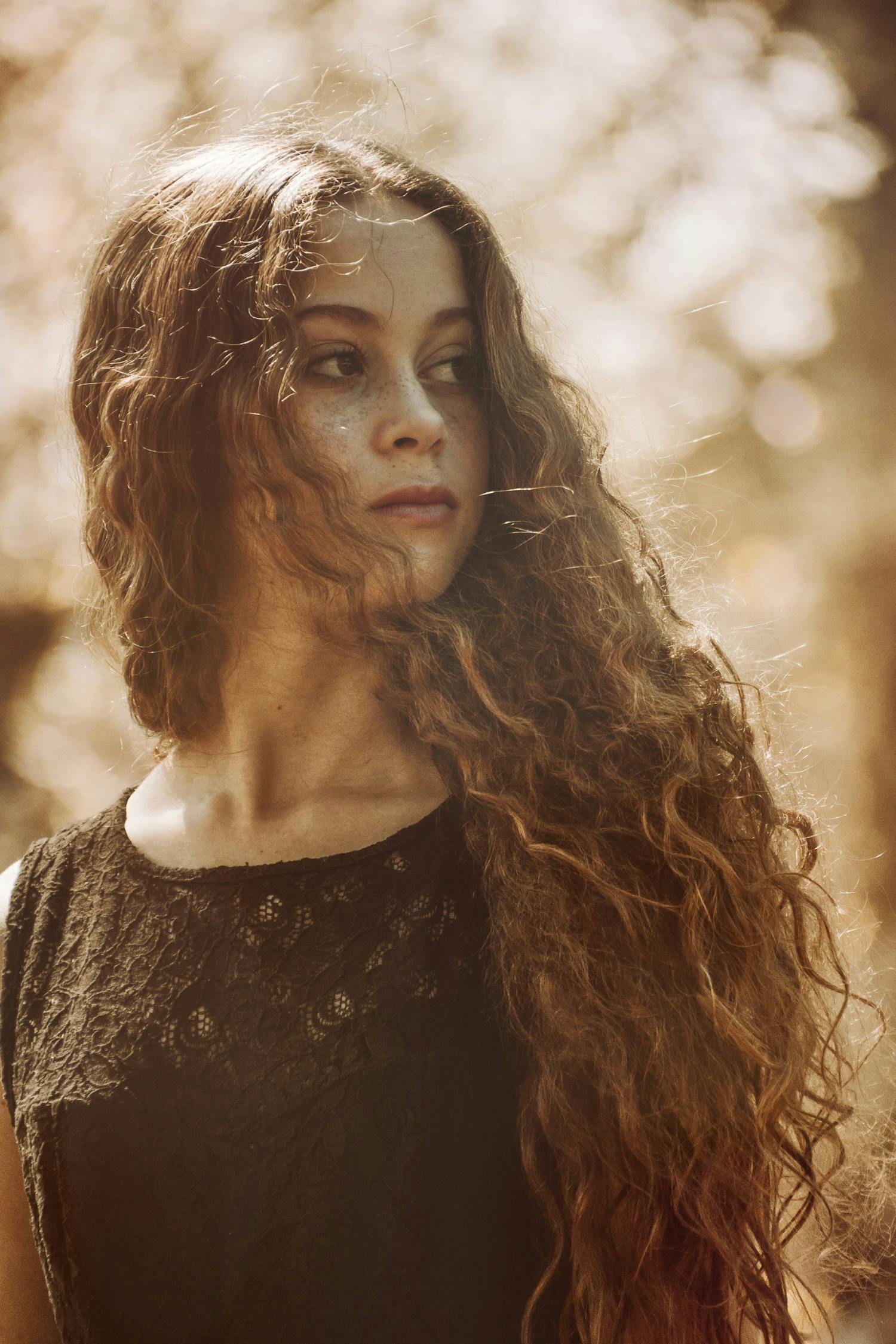 最新潮流发型引领时尚风潮，发式变革抢先看