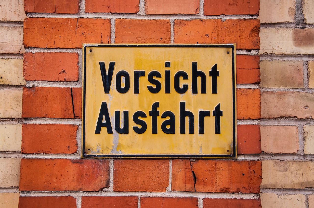 关于成人电影软件涉黄问题的深度探讨与警示