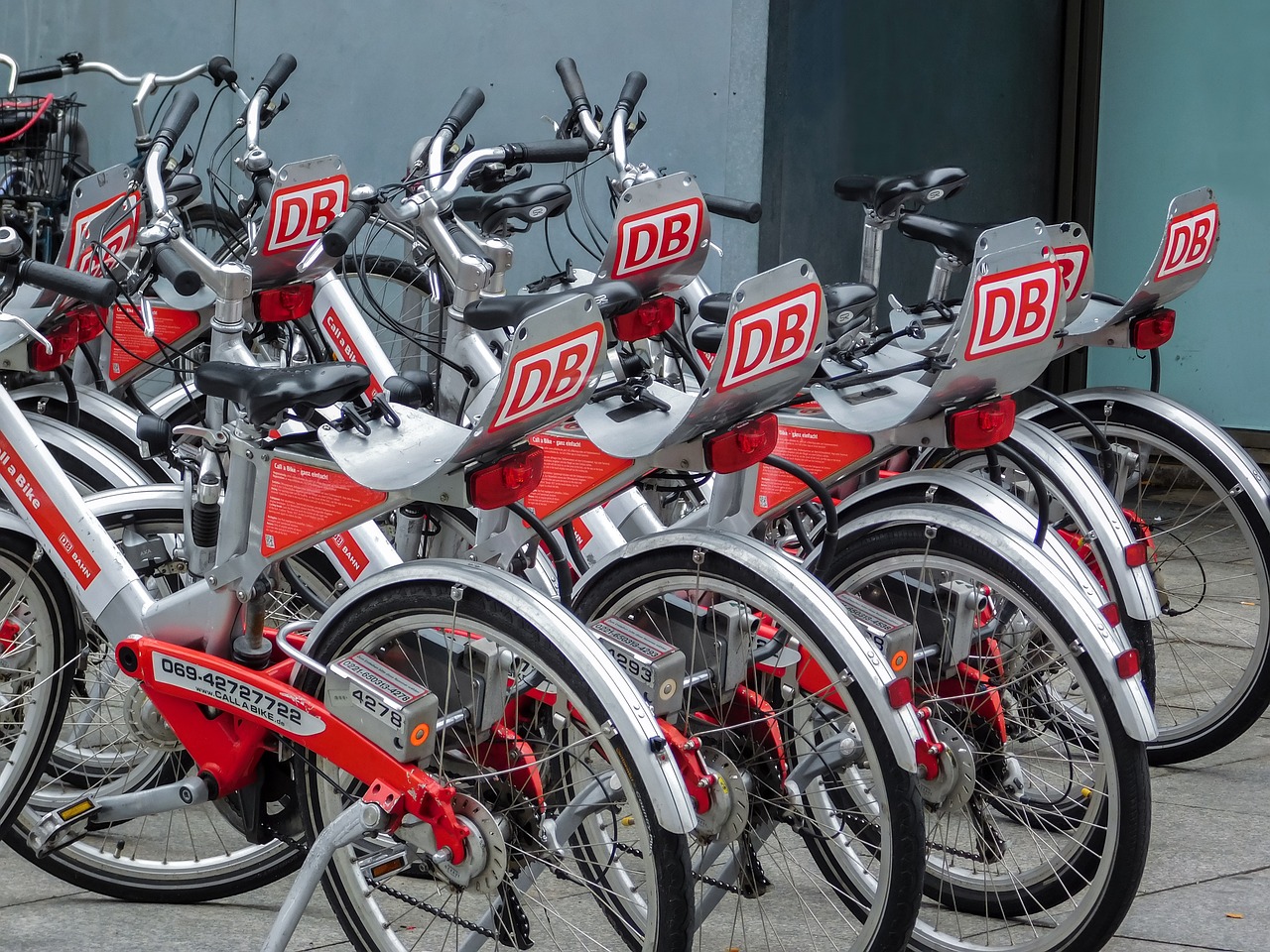 最新小车报价与图片大全，购车指南助你轻松选车！