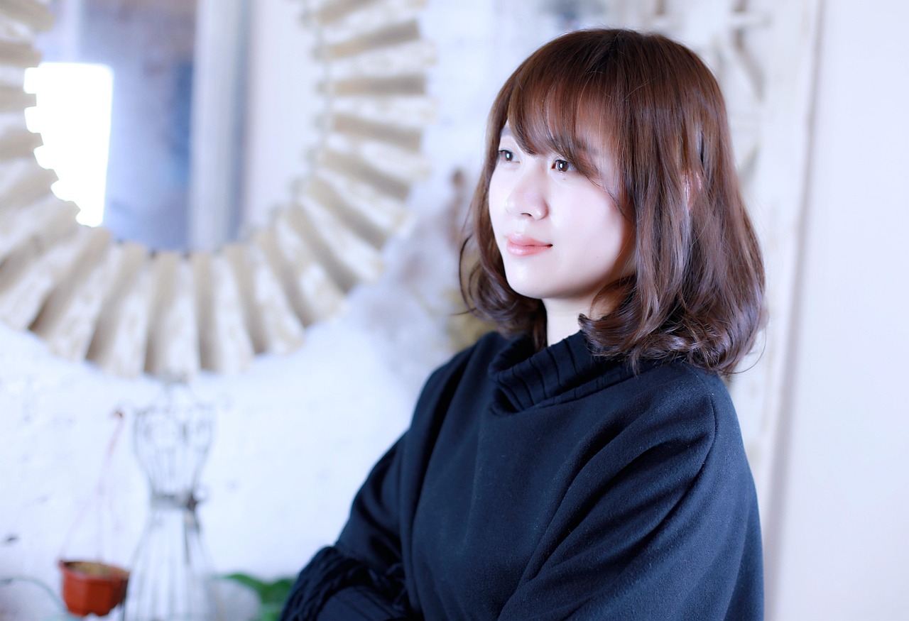 最新发型修剪教程，轻松打造时尚造型指南