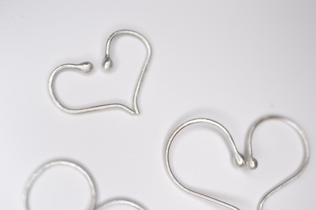 最新双耳钉，时尚潮流与个性魅力的极致融合