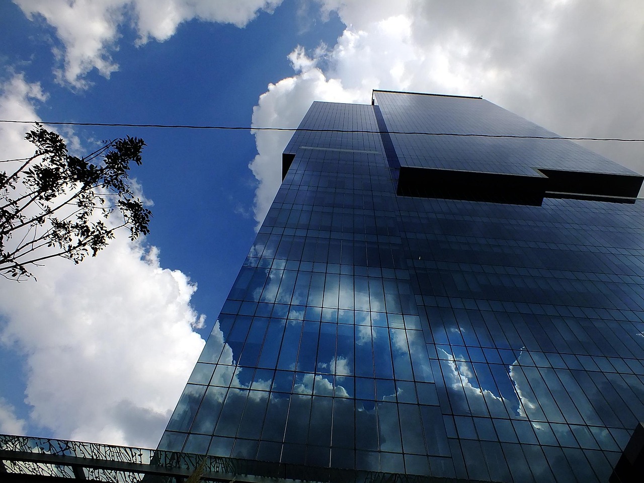 探索未来科技奇迹，最新天空堡垒揭秘！