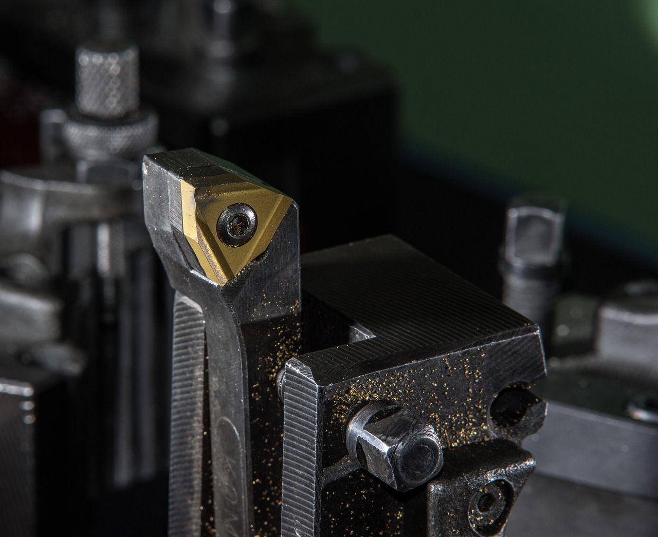 大连6140车床最新报价,专业机械加工的首选设备