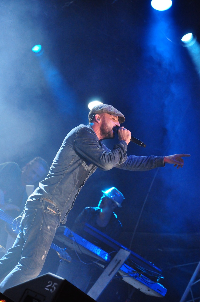 揭秘明星床上戏，影视娱乐背后的真实与虚构探究