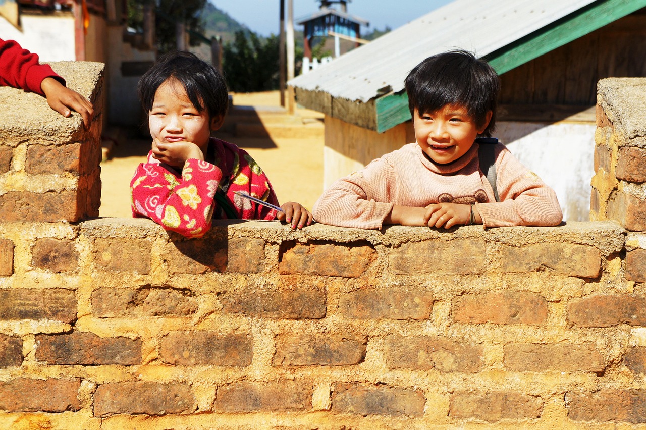 郭阳郭亮最新小品，笑中带泪，揭示生活真实面貌