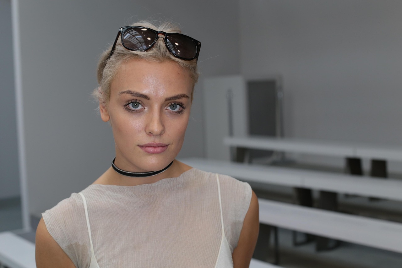 探究明星孕期化妆背后的原因，为何明星怀孕仍坚持化妆？