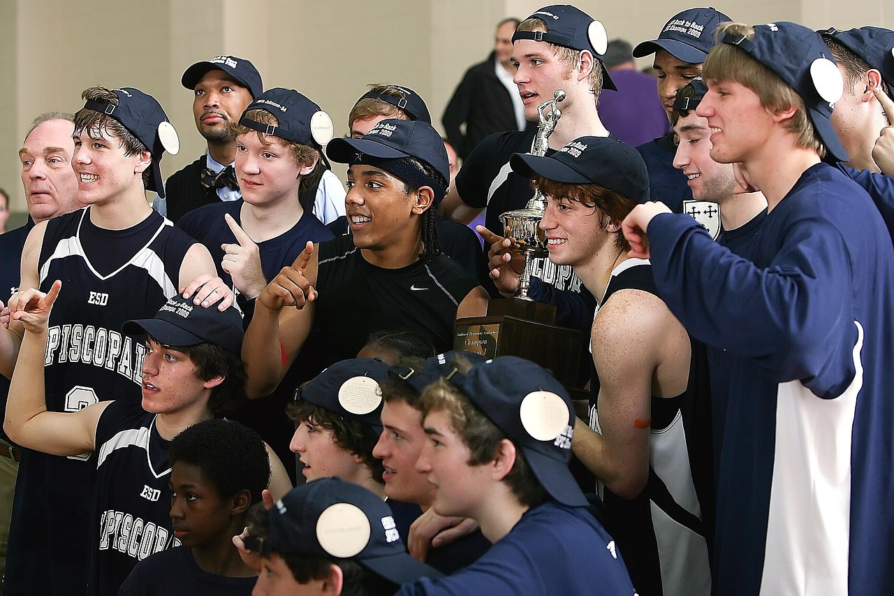 篮球比赛的胜利交响乐章，荣耀与结尾的启示