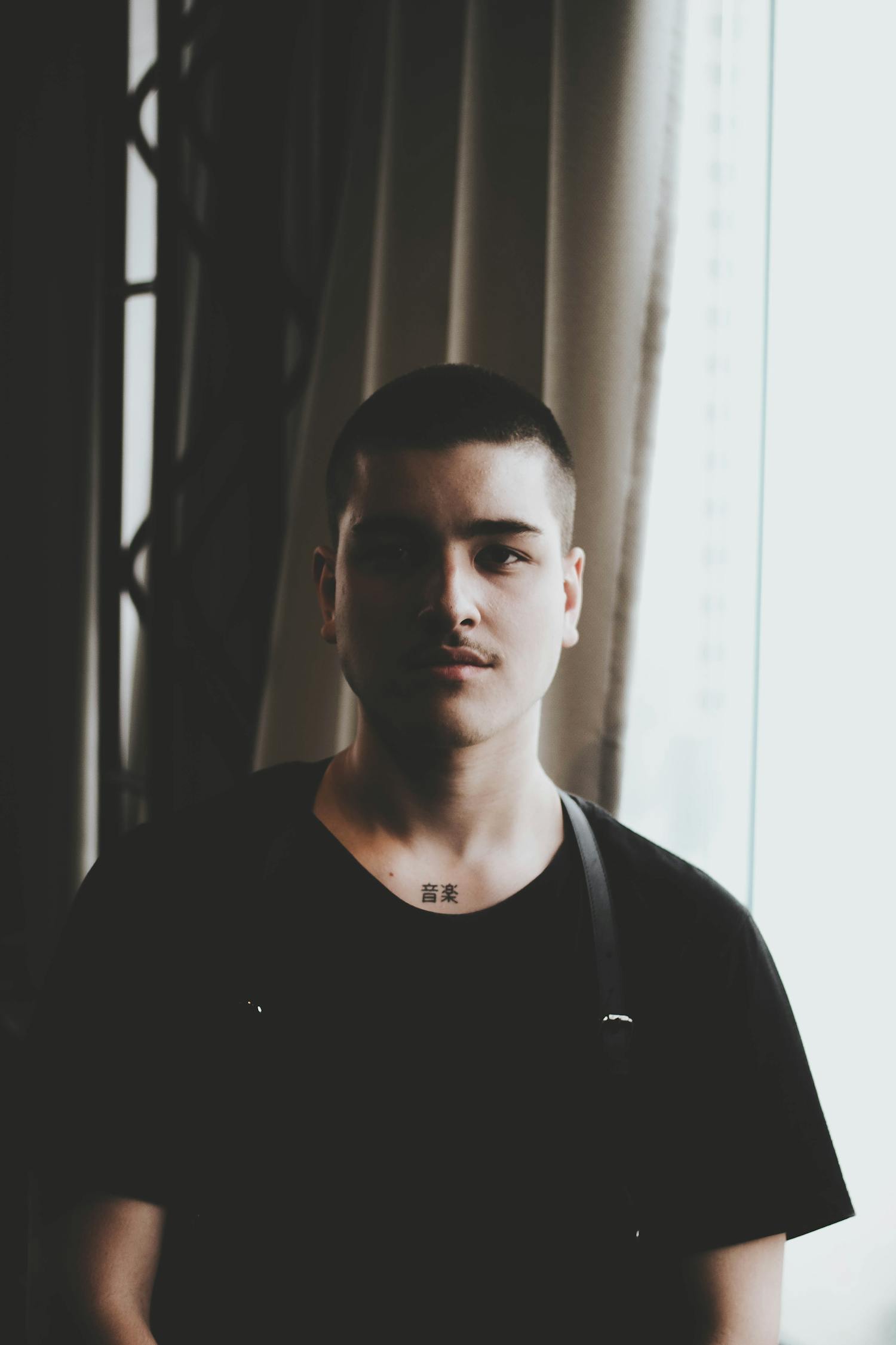 最新男性时尚杂志，引领潮流，塑造魅力男神