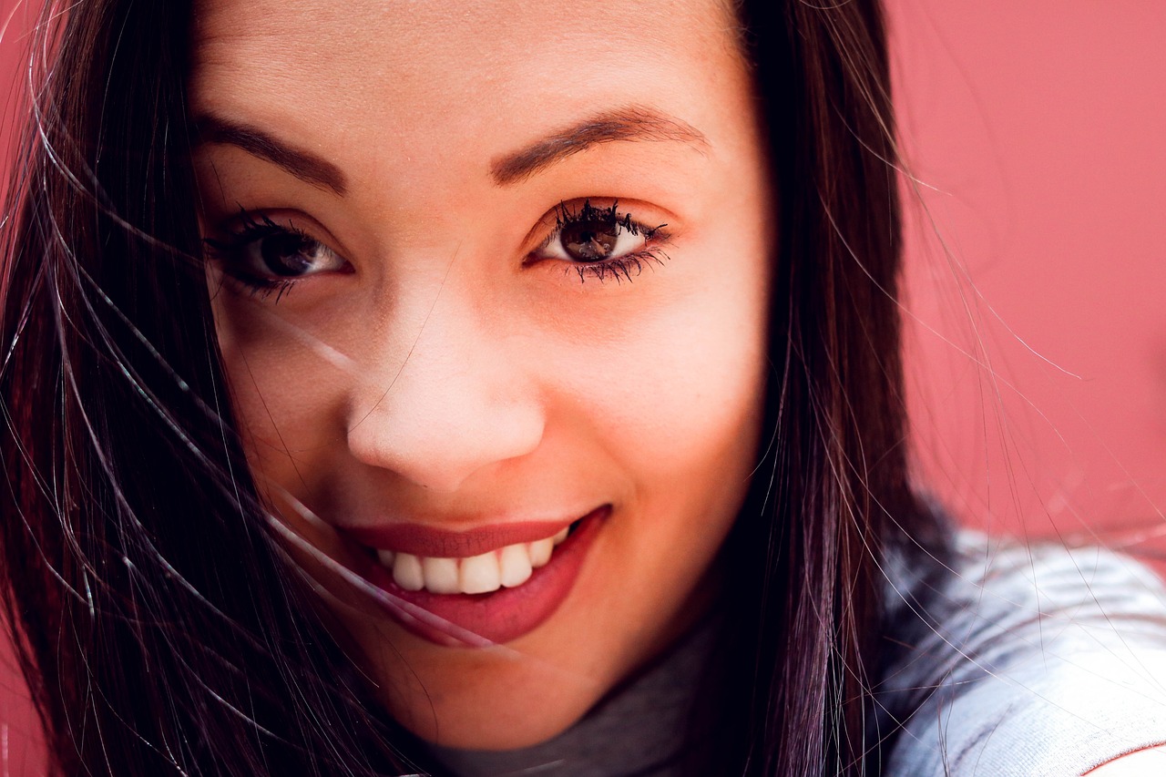 养母背后的故事与演员表，探寻人物魅力与情感世界