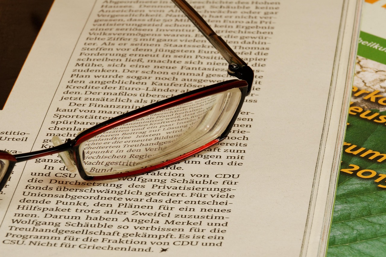 隐形眼镜价格及其影响因素解析