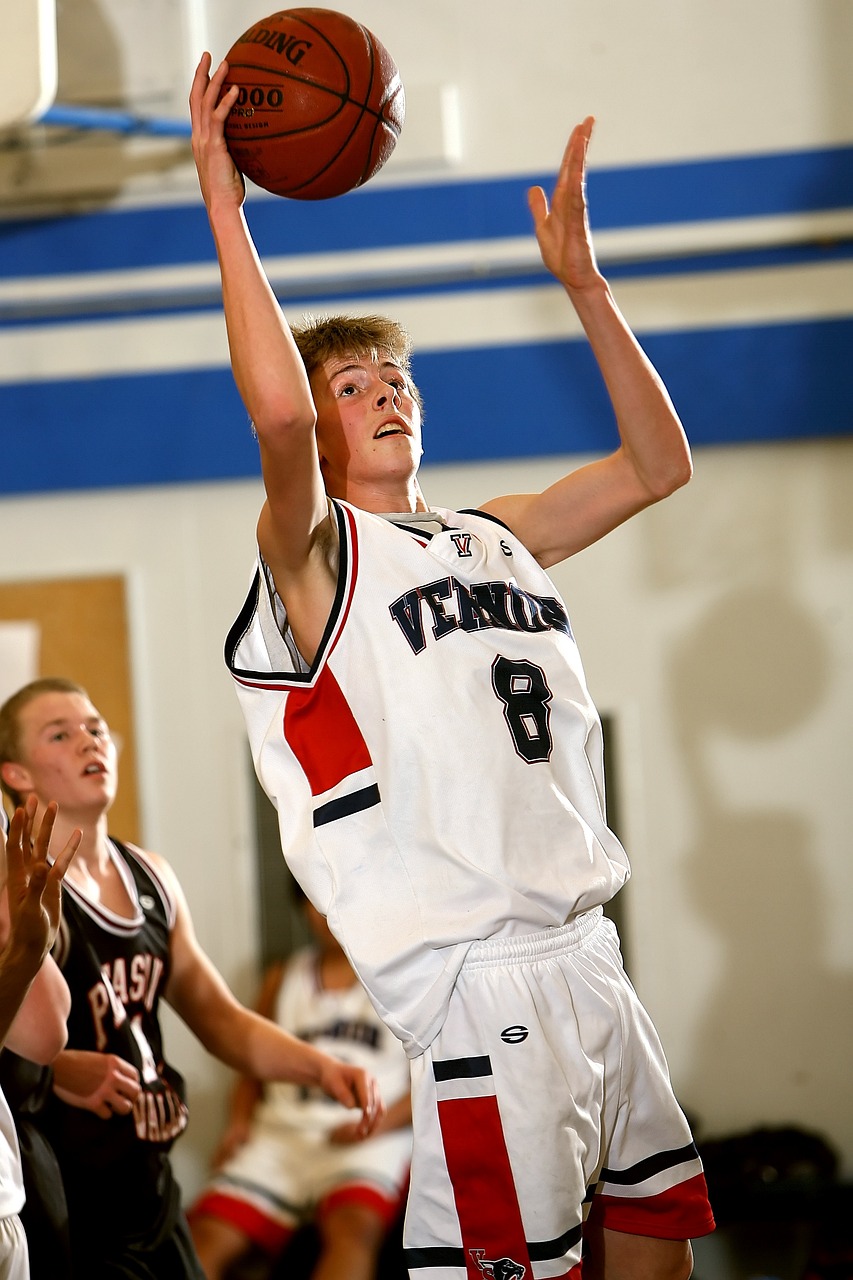 正规足球比赛的人数配置探究，足球比赛中球员数量解析