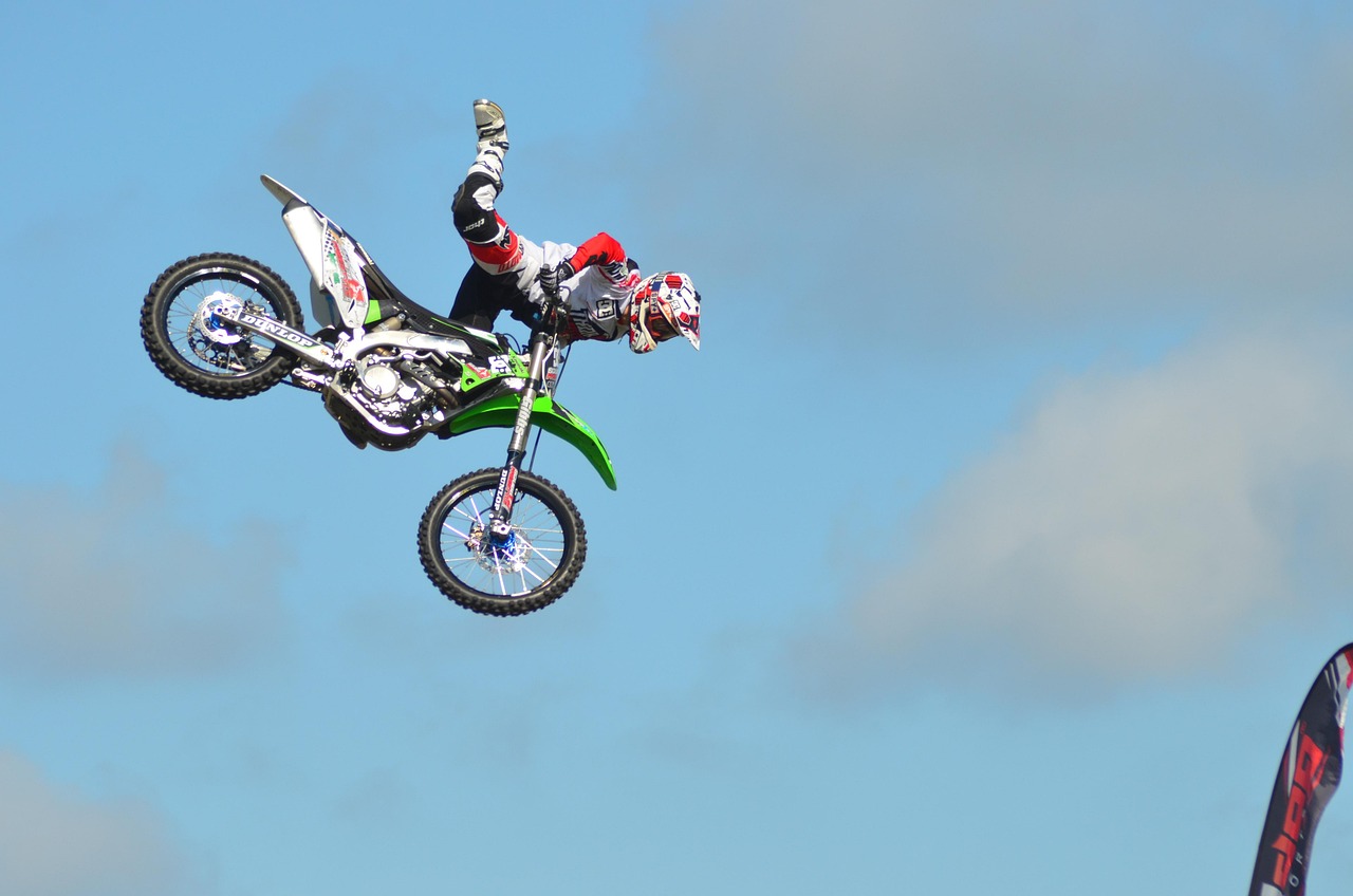 机车壁纸动漫，速度与激情的视觉盛宴