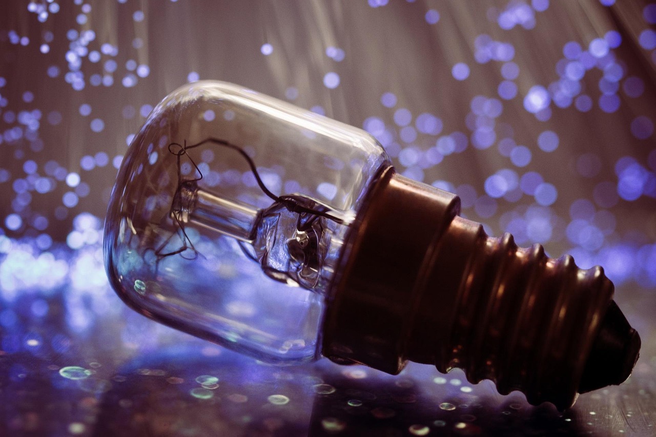 电影冲出重围，冲破黑暗，追寻光明的启示与启示之路