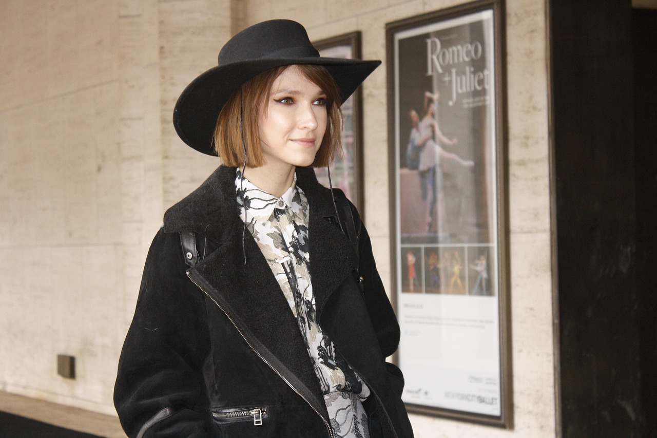 欧美明星街头风采，时尚潮流新标杆亮相街头