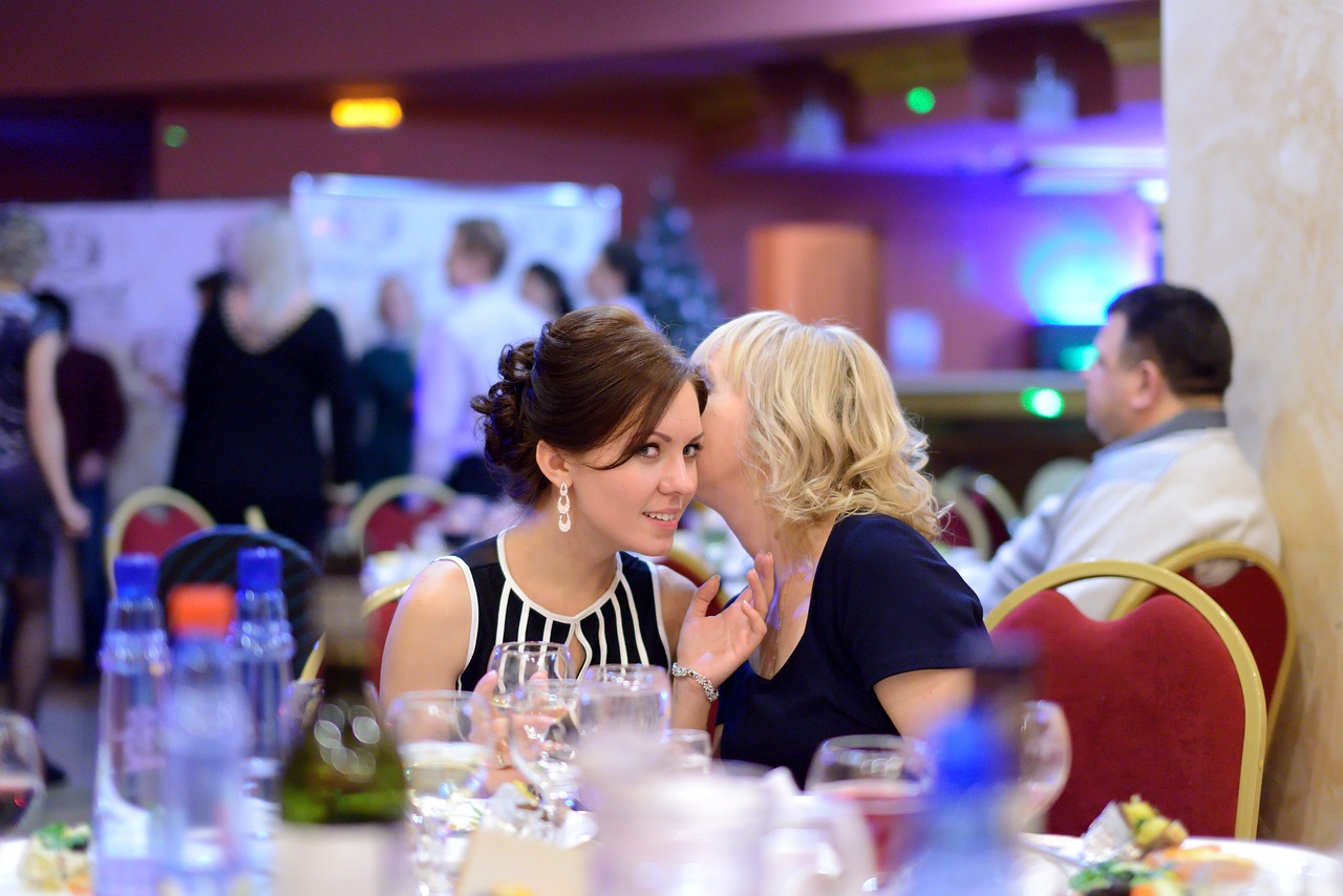 明星大侦探CP的情感探索，推理世界中的浪漫线索