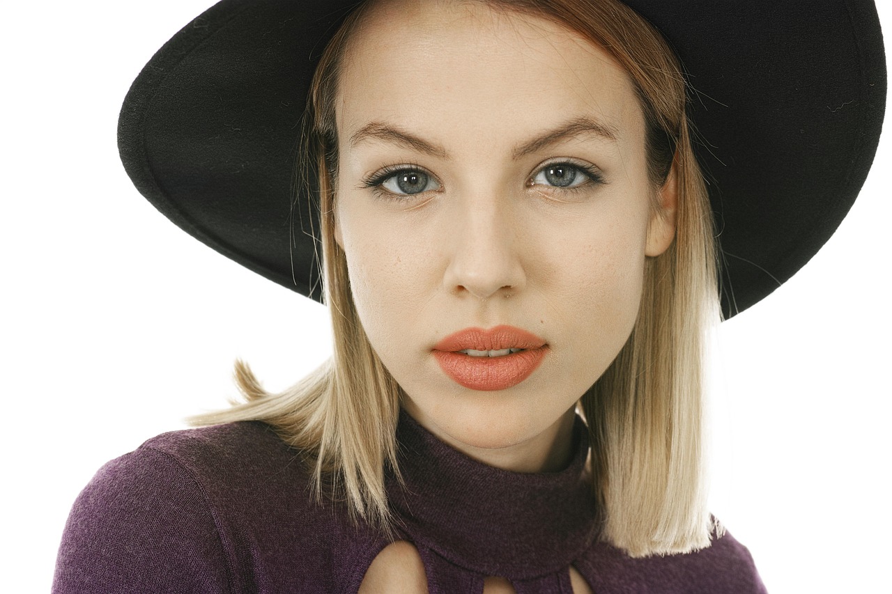 脸上有雀斑的女明星，美丽无需完美无瑕