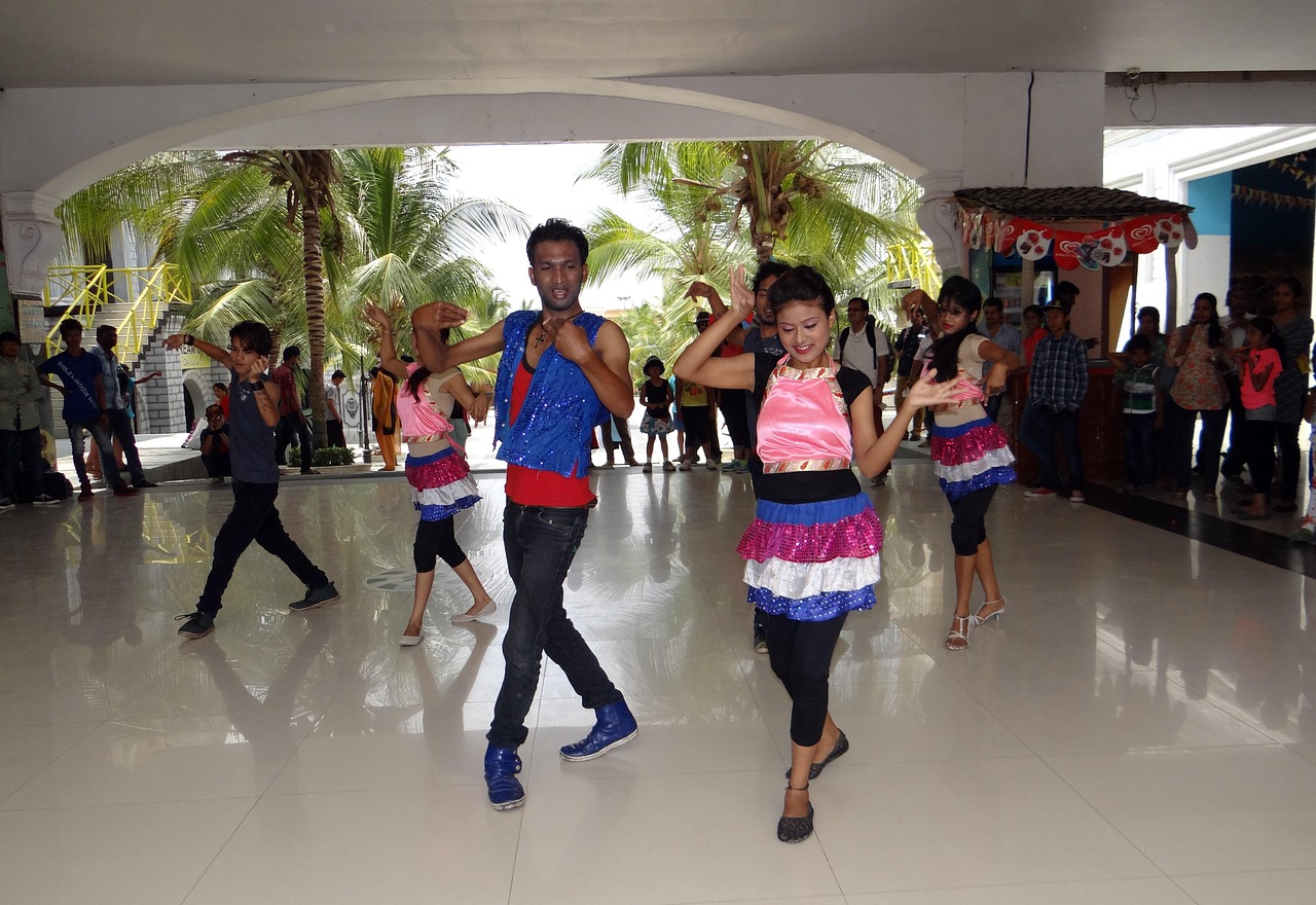 韩国赛事创新举措，假人观众应对疫情挑战，虚拟观众席亮相赛场