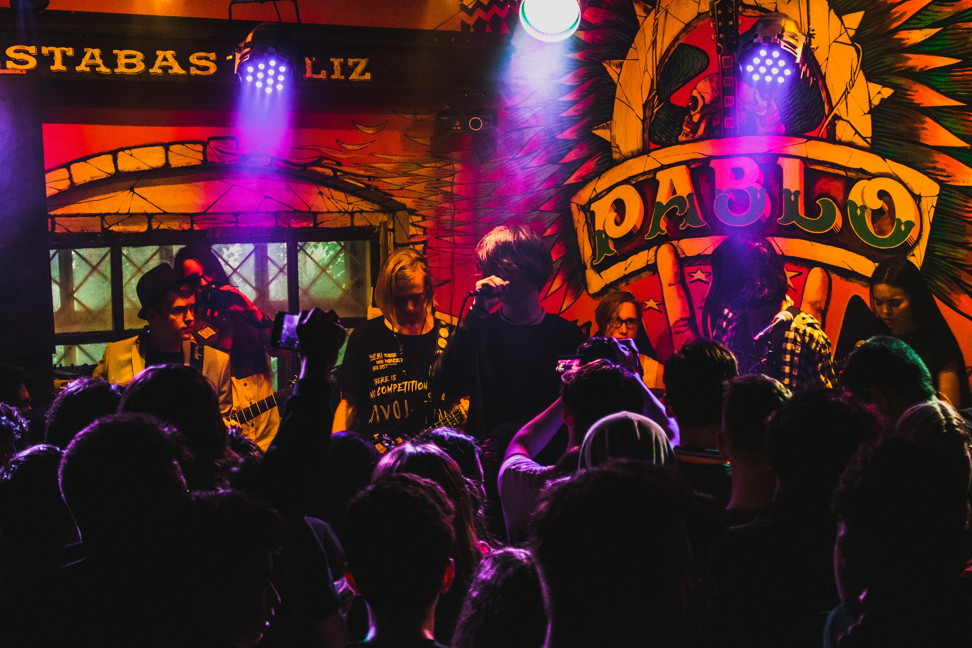 勿笑疯狂 第6页