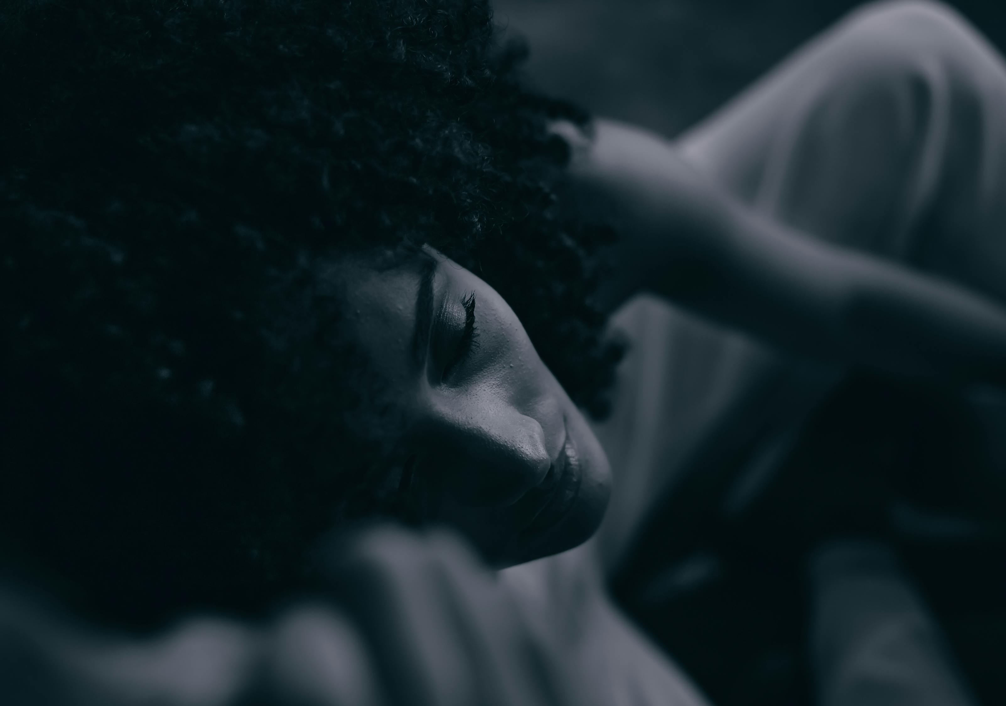 黑白大搏斗中的杨海涛，演员魅力与角色震撼的碰撞之旅