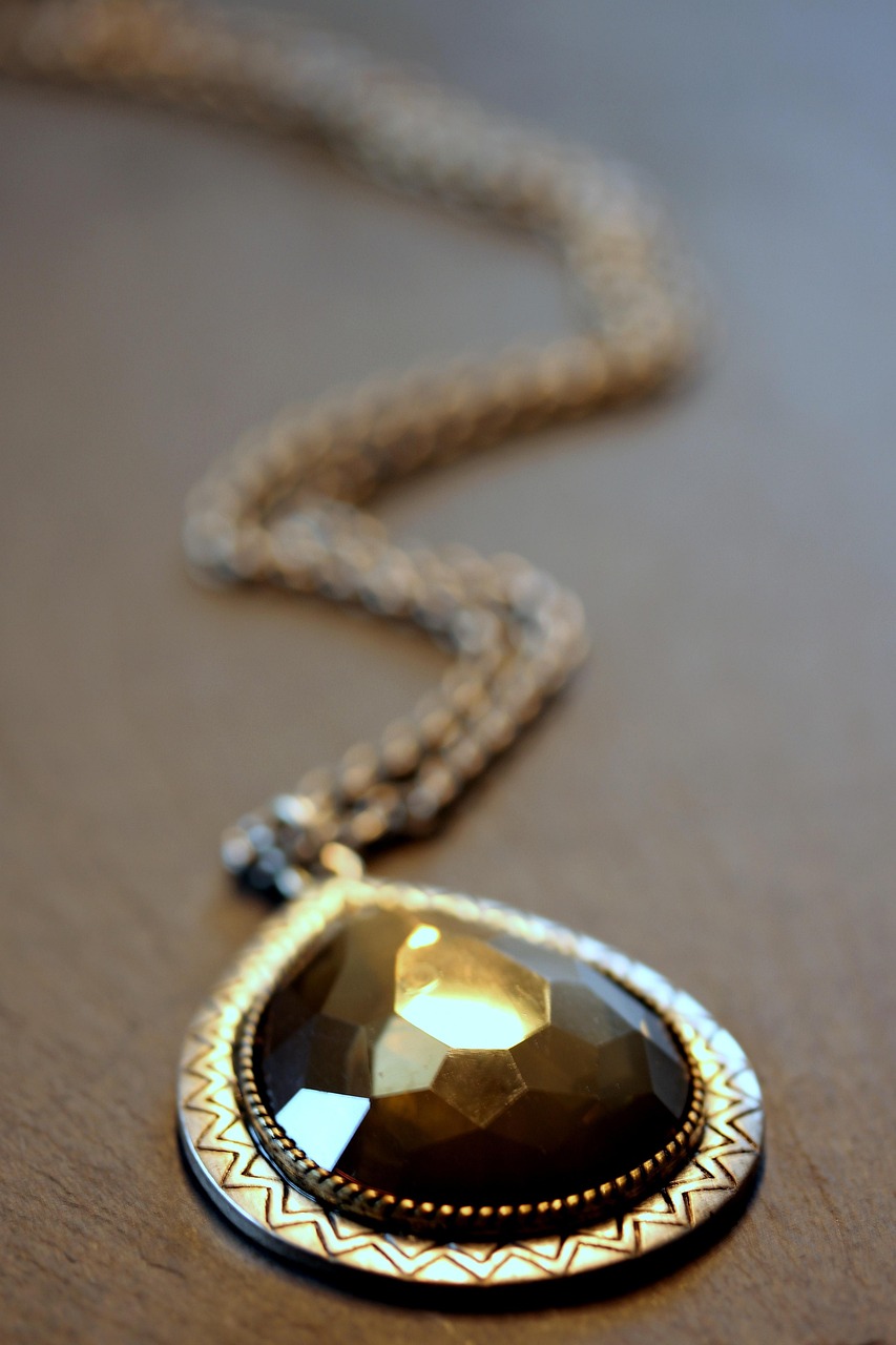 时尚眼镜新品速览，最新潮流眼镜款式一览