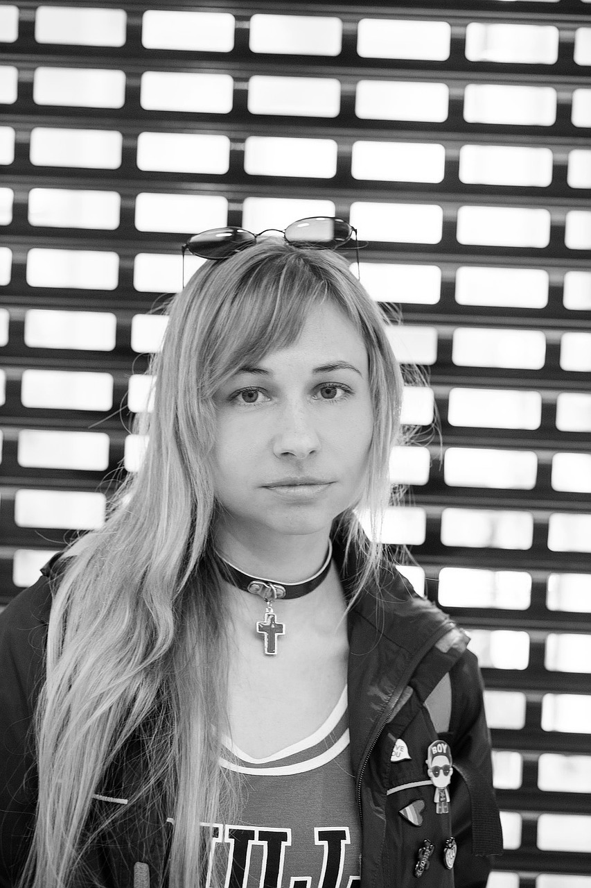 李孝利街头风采闪耀，音乐与时尚的魅力先锋