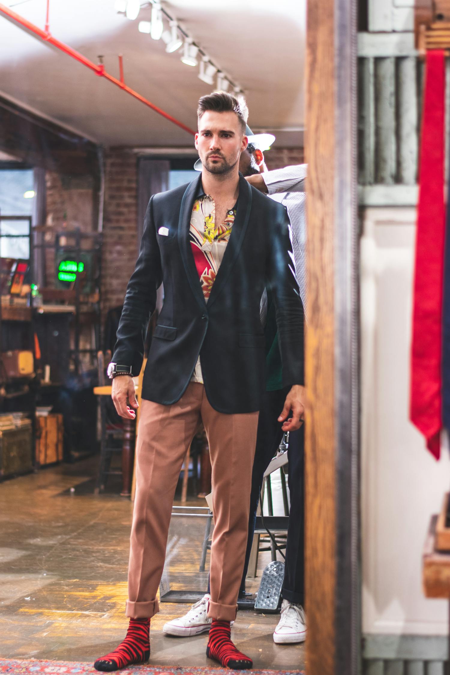 李孝利街头风采闪耀,音乐与时尚的魅力先锋