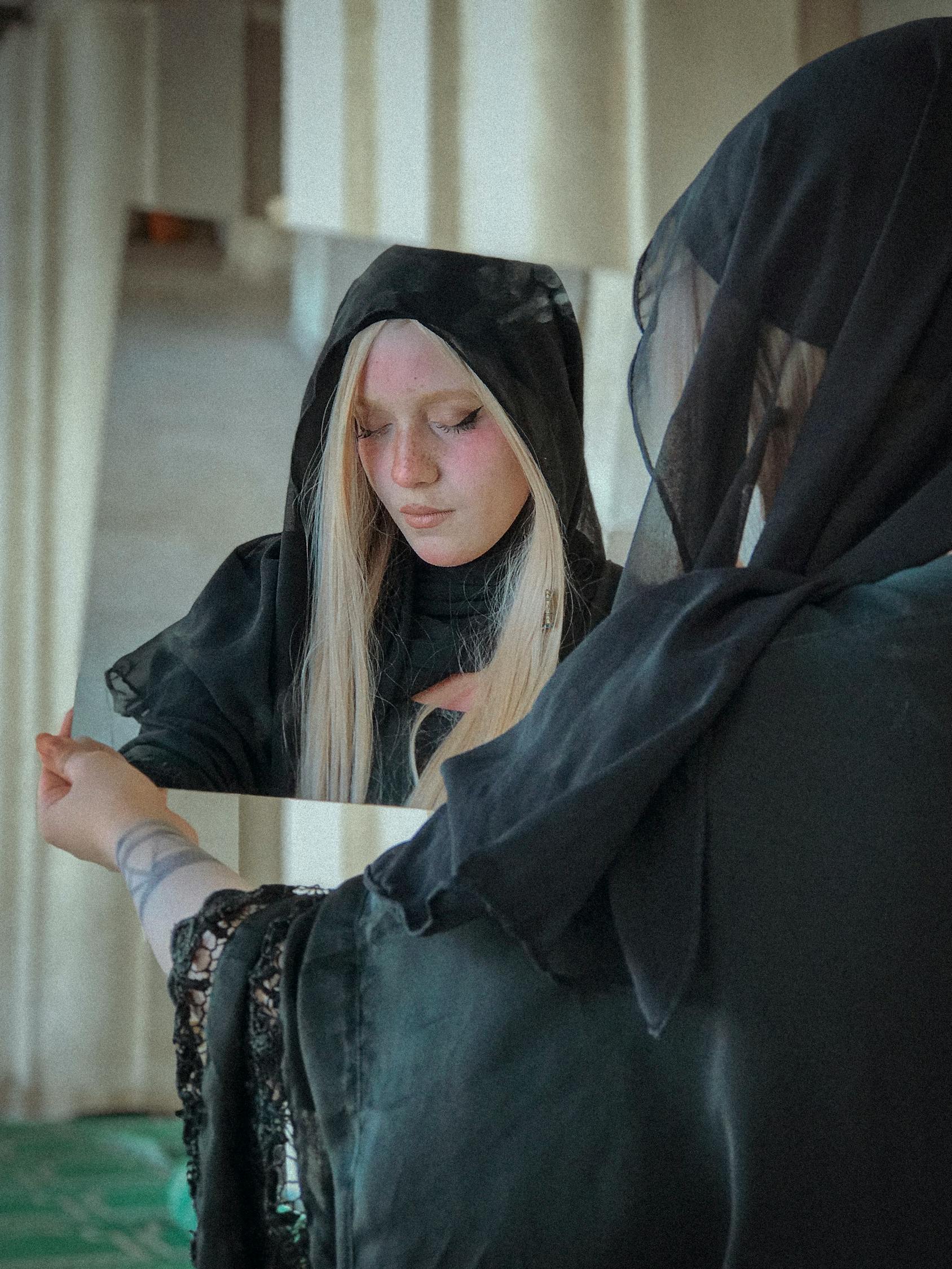 铁骨芳心演员表及深度角色解析