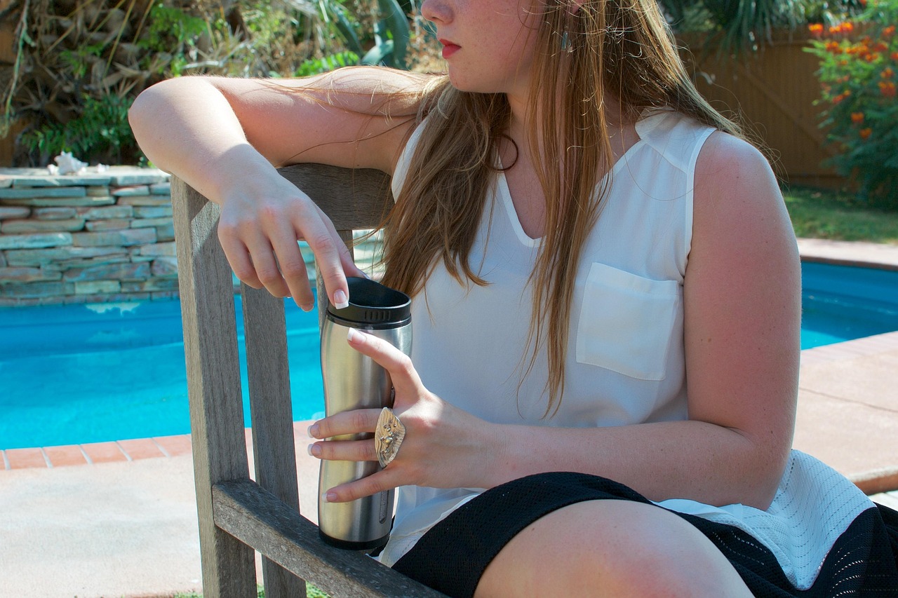 王智最新街拍照曝光，时尚魅力令人无法抗拒的魅力风采